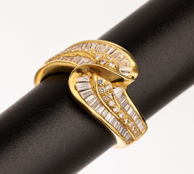 18 kt Gold Diamant-Ring, GG 750/000, Diam.-Baguettes und Brillanten zus. ca. 1.20 ct Weiß/si, total ca. 8.3 g, RW 57