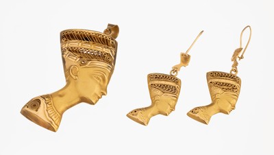 18 kt Gold Schmuckset "Nofretete", GG 750/000, best. aus: Anhänger und Paar Ohrgehänge, z.T. mit Filigranarbeit, sat. und z.T. pol., ca. ...