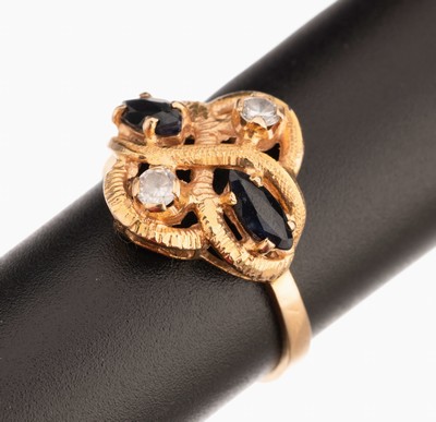 18 kt Gold Saphir-Zirkonia-Ring, RG 750/ 000, verschlungener Ringkopf mit 2 facett. Saphirnavettes, Ringkopf grav., RW 60, ca. 4.7 g