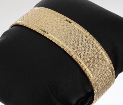 18 kt Gold Armband, GG 750/000, pol. und grav., L. ca. 19 cm, Kastenschloss mit 2 Sicherheitsachten, ca. 53.5 g