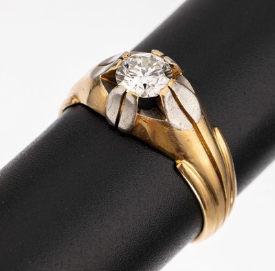 18 kt Gold Brillant-Ring, GG/WG 750/000, in WG gefasster Brillant ca. 0.85 ct get. Weiß/si, RW 66, ca. 9.3 g