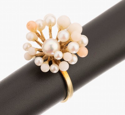 14 kt Gold Korall-Perl-Ring, GG 585/000, Korallenkugeln und Zuchtperlen in versch. Größen auf mehreren Ebenen angeordnet, total ca. 6.4 g, RW 56, ...