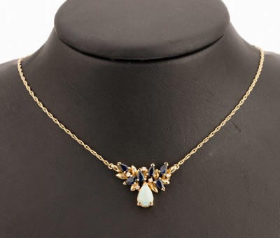 18 kt Gold Saphir-Opal-Brillant-Collier, GG 750/000, Opaltropfen ca. 1.10 ct, 6 facett.Saphir-Tropfen zus. ca. 1.20 ct, 5 Brillanten zus. ca. 0.05 ...