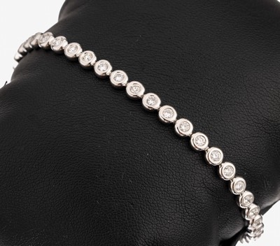 14 kt Gold Brillant-Armband, WG 585/000, 40 Brillanten zus. ca. 1.84 ct feines Weiß- Weiß/vs-si, L. ca. 18.5 cm, Kastenschloss mit ...