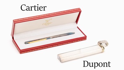 Konvolut Kugelschreiber und Feuerzeug, großes Feuerzeug: CARTIER, Streifendekor, L. ca. 12 cm, Kugelschreiber: DUPONT, stark angelaufen, im Cartier ...