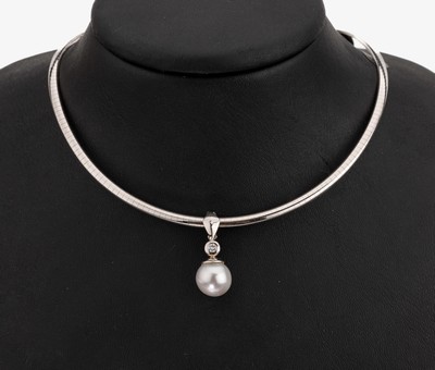 14 kt Gold Zuchtperl-Brillant-Clipanhänger, WG 585/000, silbergraue Südseezuchtperle D. ca. 10 mm, Brillant ca. 0.08 ct feines Weiß/si, an ...