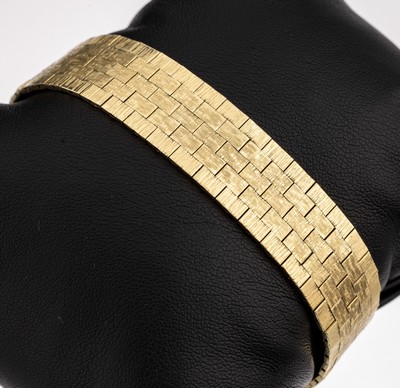 14 kt Gold Armband, ca. 41.4 g, GG 585/000,in Backsteinoptik, matt., rs. pol., L. ca. 19 cm, Kastenschloss mit 2 Sicherheitsachten