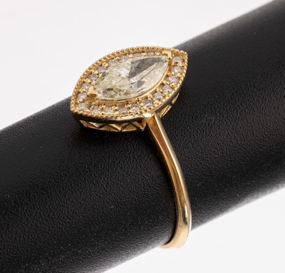 14 kt Gold Diamant Ring, GG 585/000, mittigein Diamantnavette ca. 0.72 ct l.get.Weiß/p2, umgeben von 20 Brillanten zus. ca. 0.14 ct ...