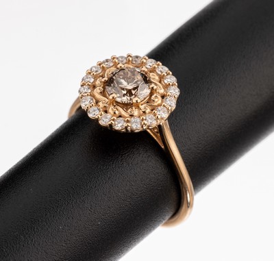14 kt Gold Brillant Ring, RoseG 585/000, Brillant ca. 0.73 ct natural fancy light grayish Brown/si1, umgeben von ca. 18 Brillanten zus. ca. 0.27 ct ...