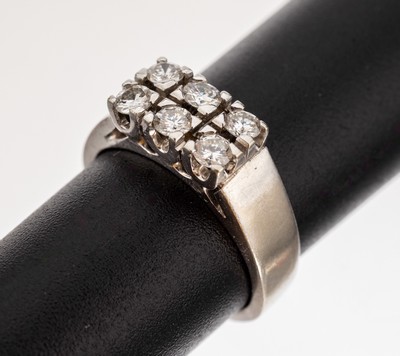 14 kt Gold Brillant-Ring, WG 585/000, 6 Brillanten zus. ca. 0.30 ct Weiß/si, RW 45, ca. 4.0 g