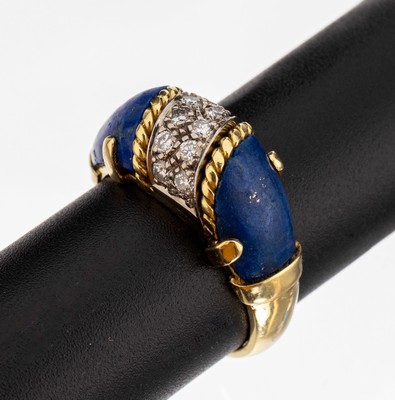 18 kt Gold Brillant-Lapislazuli-Ring, GG/WG750/000, 10 in WG gefasste Brillanten zus. ca.0.20 ct Weiß/si, seitl. 2 gewölbte Lapislazulieinlagen, ...