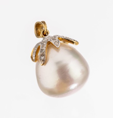18 kt Gold Brillant Zuchtperl Anhänger, GG 750/000, 1 barocke Süsswasserzuchtperle, Durchm. ca. 12.8 mm, kl. Diamantbesatz