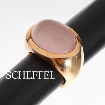 18 kt Gold SCHEFFEL Rosenquarz-Ring, GG 750/000, massive Ausführung, ovaler Rosenquarz-Cabochon ca. 13.44 ct, RW 54, ca. 18.2 g