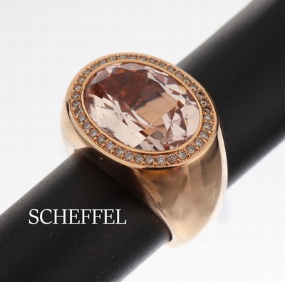 18 kt Gold SCHEFFEL Morganit-Brillant-Ring, GG 750/000, ovalfacett. Morganit 8.36 ct, umgeben von 39 Brillanten zus. ca. 0.28 ct nat. brown/vs-si, RW ...