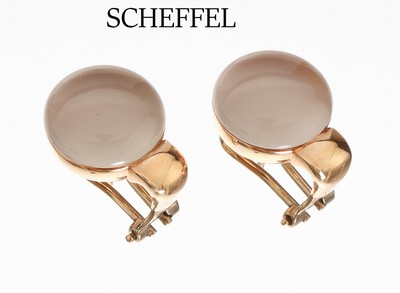 18 kt Gold SCHEFFEL Rauchquarz-Ohrstecker, GG 750/000, 2 runde Rauchquarz-Cabochons zus. ca. 18.97 ct, Clipbrisuren, ca. 15.3 g