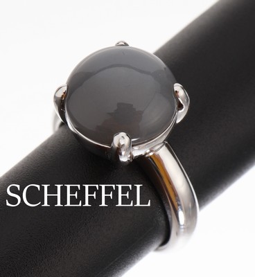 18 kt Gold SCHEFFEL Mondstein-Ring, WG 750/000, grauer runder Mondsteincabochon ca. 6.15 ct, RW 55, ca. 9.2 g