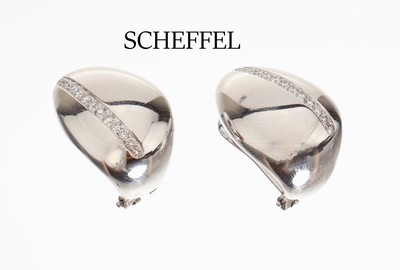 Paar 18 kt Gold SCHEFFEL Brillant-Ohrstecker, WG 750/000, 26 Brillanten zus. ca. 0.45 ct feines Weiß/vs, ca. 15.9 g