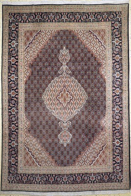 Täbriz"Mahi"fein(40 Raj), Persien, Ende 20.Jhd, Korkwolle mit Seide, ca. 297 x 202 cm,EHZ: 2(Mottenfraß)