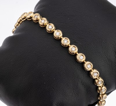 14 kt Gold Rivierearmband mit Brillanten, GG 585/000, gepr., 32 Brillanten zus. ca. 1.60 ct Weiss/p 1, L ca. 20 cm, Kastenschlo? mit ...