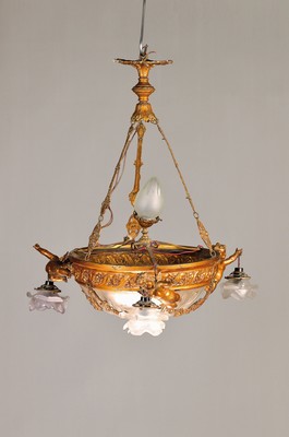 Deckenleuchte, Ende 19.Jh., Bronzekorpus, vier Brennstellen, mit drei vollplastischen Putti, eine von vier Glasrose bestoßen, Elektrifizierung nicht ...
