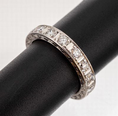 14 kt Gold Brillant Halbmemoryring, WG 585/000, 17 Brillanten zus. ca. 1.20 ct feines Weiss-Weiss/si, Ringschiene grav., RW 54, ca. 3.8 g