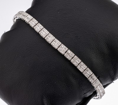 14 kt Gold Brillant-Armband, WG 585/000, bes. mit 160 Brillanten zus. ca. 1.16 ct feines Weiss-Weiss/si, L. ca. 19 cm, Kasten- schloss mit 2 ...