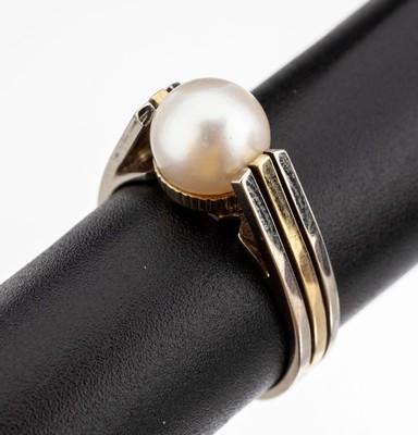 14 kt Gold Zuchtperl-Ring, WG/GG 585/000, einzelne Akoyazuchtperle, D. ca. 8.2 mm, RW 58, ca. 5.8 g