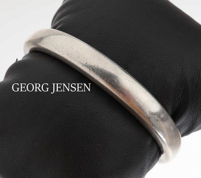GEORG JENSEN Armreif, 925er Silber, Dänemark nach 1945, Modell 215, Entwurf Flemming Esklidsen, ca. 6.1 x 4.7 cm, Öffnung ca. 2.3 cm, ca. 81.9 g