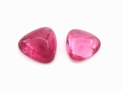 Lot 2 lose Turmalincabochon zus. 14.09 ct, Triangel