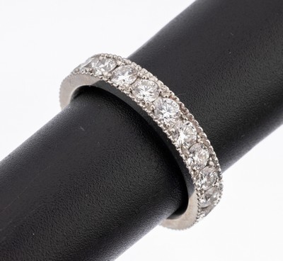 18 kt Gold Brillant-Memoryring, WG 750/000,21 Brillanten zus. ca. 2.42 ct feines Weiß/vs,Millegriffverz., RW 55.5, ca. 6.4 g, qualitätvolle ...