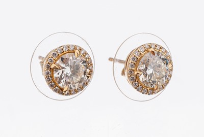 Paar 18 kt Gold Brillant-Ohrstecker, GG 750/000, 2 Brillanten zus. ca. 1.90 ct Weiss/vs, umgeben von weiteren 44 Brillanten zus. ca. 0.20 ct ...