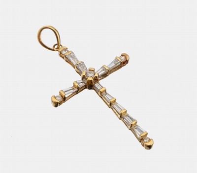 18 kt Gold Diamant-Kreuzanhänger, GG 750/000, 5 Brillanten und 11 Diamanttriangeln zus. ca. 0.70 ct Weiß-l.get.Weiß/si, ca. 3.8 x2.2 cm, ca. 2.1 g