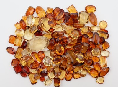 Lot lose Citrine, ca. 717 ct, versch. Grössen, Formen und Farbnuancen