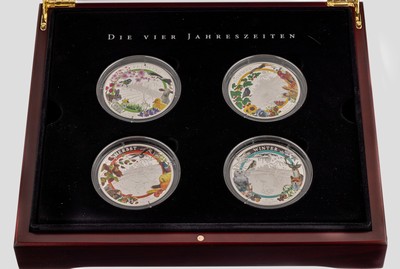 3-Unzen-Silbergedenkprägung "Die Vier Jahres- zeiten", 4 farbveredelte Gedenkprägungen in 999/000 Silber, Durchm. ca. 65 mm, limit. te ...