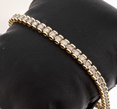 14 kt Gold Diamant Armband, GG/WG 585/000, in WG gefasste 45 Brillanten zus. ca. 3.0 ct l. get. Weiss/p3, L. ca. 18 cm, Steckschlo? ...