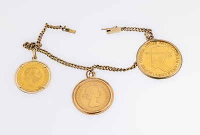8 kt Gold Münz-Armband, GG 333/000, Münzeinlagen: 1 x 2.5 Ducat Aureus Magnus Cleopatra 1958, 1 x Sovereign, Elisabeth, 1958, 1 x Ducat, ...