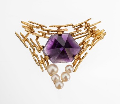14 kt Gold Amethyst-Perl-Brosche, GG 585/000, aussergewöhnliche Gestaltung, mittig Amethyst in Fantasieschliff, 5 kl. Akoyazuchtperle, ca. 4 x 3 ...