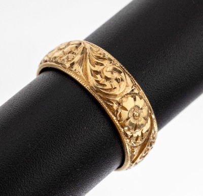 18 kt Gold Ring, England, GG 750/000, umlaufend floral verz., RW 60, ca. 8.6 g