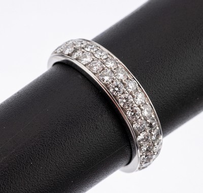 14 kt Gold Brillant-Ring, WG 585/000, 36 Brillanten zus. ca. 1.00 ct (grav.) Weiß/si, RW 54, ca. 3.1 g
