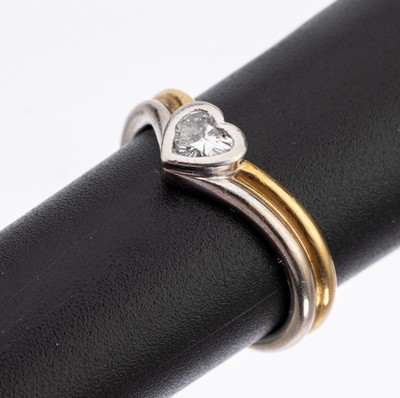 18 kt Gold Diamant-Ring, GG/WG 750/000, 1 facett. Diamantherz ca. 0.26 ct (grav.) Weiß/vs, RW 52, ca. 4.5 g