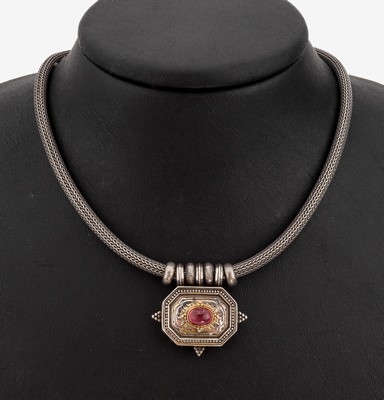 Rubellit-Collier, 925er Silber, Strickcollier, Anhänger oktogonal mit ovalem Rubellit-Cabochon ca. 0.60 ct, Steckschliesse, L. ca. 40 cm