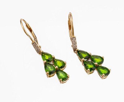 Paar 14 kt Gold Tsavorith-Brillant-Ohrhänger, GG 585/000, bewegl. Abhängungen, 8 facett. Tsavorith-Tropfen zus. ca. 2.0 ct, 8 Brillanten zus. ca. ...