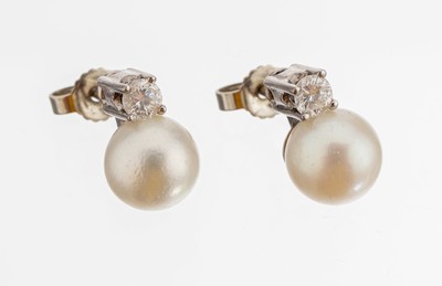 Paar 14 kt Gold Brillant-Perl-Ohrstecker, WG 585/000, 2 Brillanten zus. ca. 0.22 ct Weiss/si, 2 Akoyazuchtperlen, D. ca. 7.3 mm, ca. 2.9 g