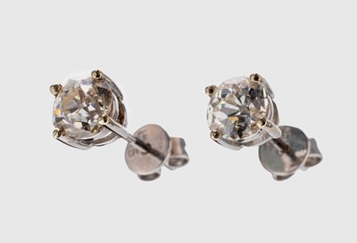 Paar 14 kt Gold Diamant-Ohrstecker, WG 585/000, 2 Altschliff-Diamanten zus. ca. 1.29 ct Weiß/si