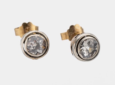 Paar 14 kt Gold Diamant-Ohrstecker, GG/WG 585/000, 2 Altschliff-Diamanten zus. ca. 1.00 ct Weiß-l.get.Weiß/si-p1