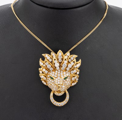 Prunkvoller 18 kt Gold Diamant-Smaragd -Anhänger, GG 750/000, plastischer Löwenkopf, ca. 180 Brillanten und 8/8 -Diamanten zus. ca. 8.0 ct feines ...