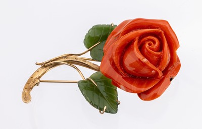 14 kt Gold Korallen-Brosche, GG 585/000, 1950er-60er Jahre, Darstellung einer Rose, Blüte vollplastisch aus Koralle geschnitzt (min. besch.), ...
