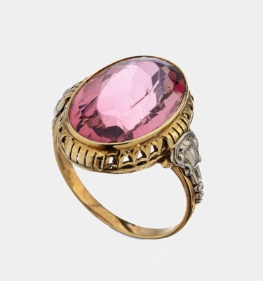 14 kt Gold Rubelith-Ring, 1930er Jahre, GG/WG 585/000, ovalfacett. Rubelith ca. 6.00 ct, Ringfassung mit Durchbrucharbeit, ca. 5.8 g, RW 54