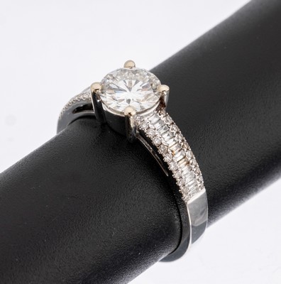 18 kt Gold Diamant-Ring, WG 750/000, Brillant 1.07 ct feines Weiß (G)/lr, Symm. und Proportion sehr gut, Politur exzellent, keine Fluoreszenz, ...