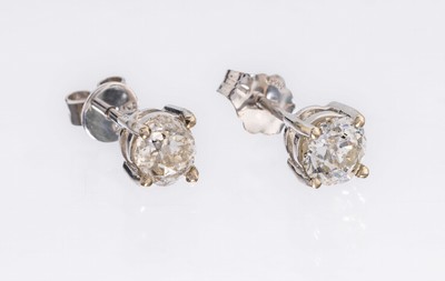 Paar 14 kt Gold Diamant-Ohrstecker, WG 585/000, 2 Altschliff-Diamanten zus. ca. 0.92 ct Weiß/si-p1